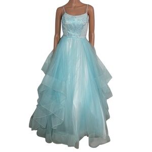 New ALYCE Sky Blue Tiered Tulle Ball Gown in Hush Size 00